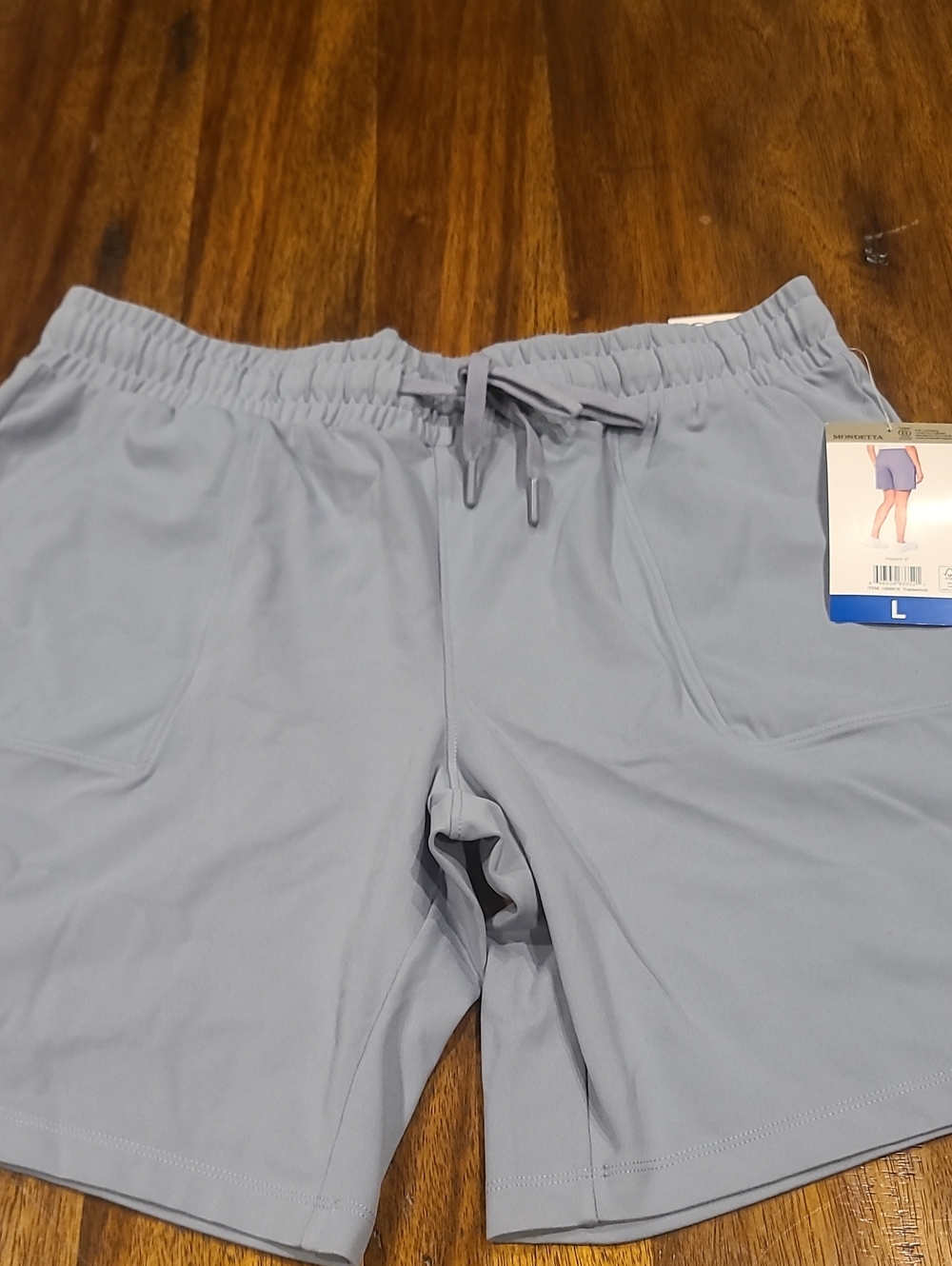 Mondetta Women's Bermuda  Shorts Size Large.  New